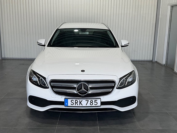 Mercedes-Benz E200 8 of 17