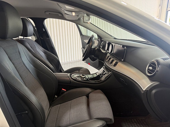 Mercedes-Benz E200 10 of 17