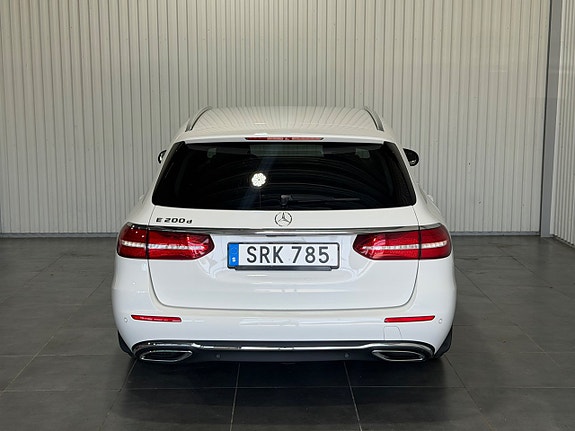 Mercedes-Benz E200 6 of 17