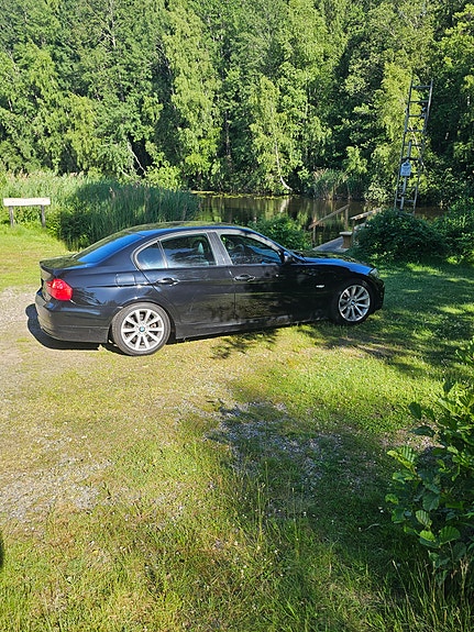 BMW 320d 4 of 5