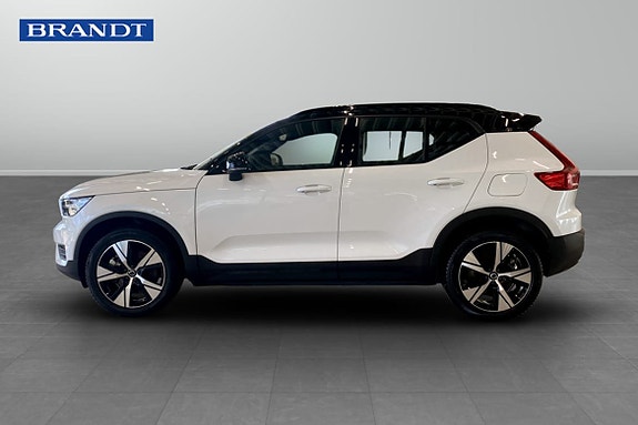 Volvo XC40 3 of 15