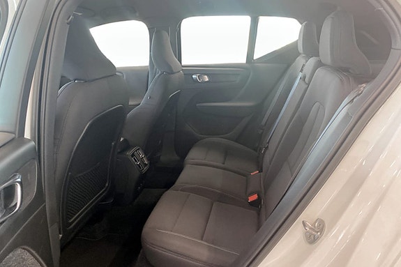 Volvo XC40 8 of 15
