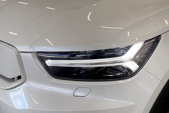 Volvo XC40 11 of 15