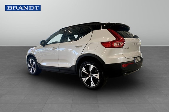 Volvo XC40 4 of 25