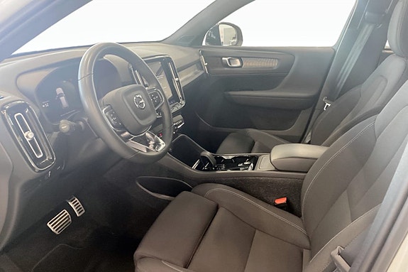 Volvo XC40 5 of 15