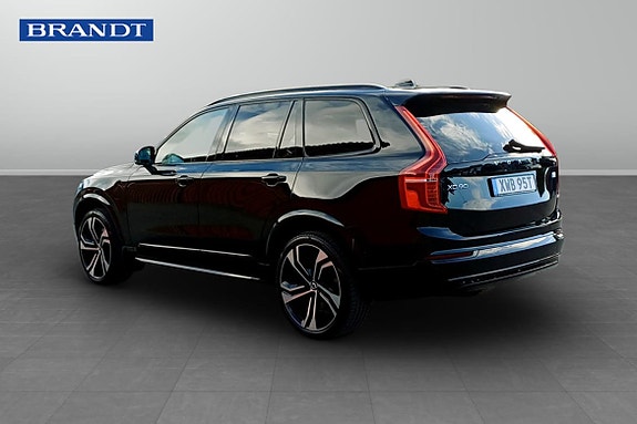 Volvo XC90 2 of 5