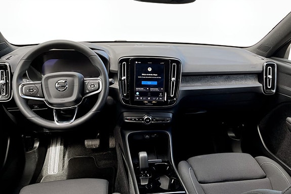 Volvo XC40 4 of 5