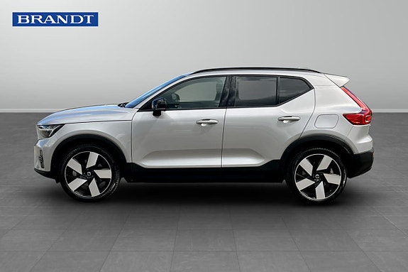 Volvo XC40 3 of 5