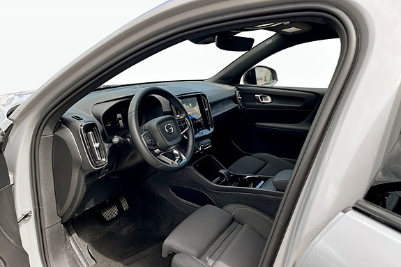 Volvo XC40 5 of 5