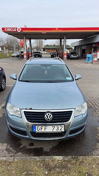 Volkswagen Passat 2 of 5