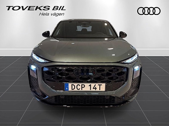 Audi Q3 2 of 5