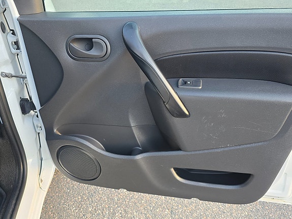 Renault Kangoo Express 12 of 18