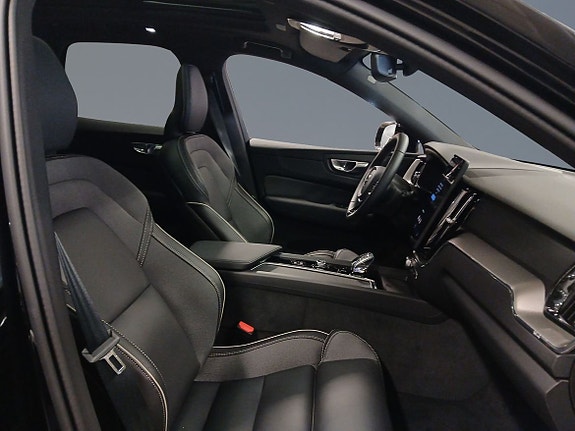 Volvo XC60 7 of 12