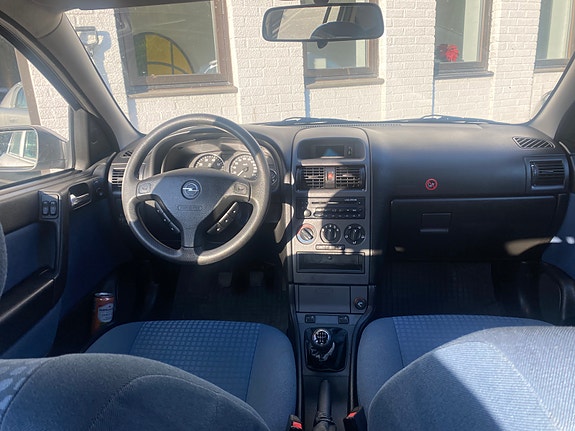Opel Astra 2 of 5