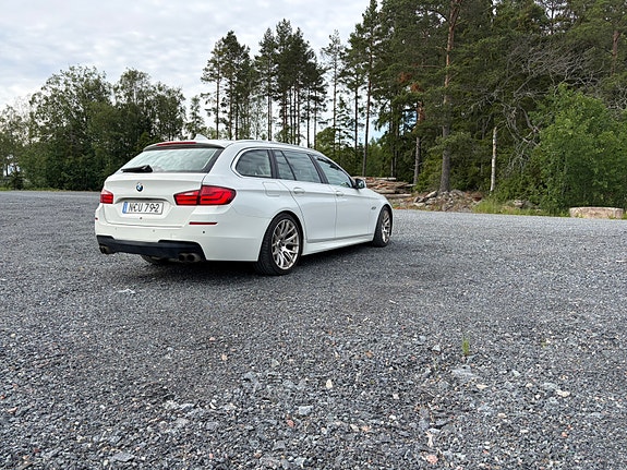 BMW 520d 3 of 4
