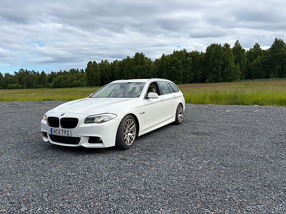 BMW 520d 2 of 4