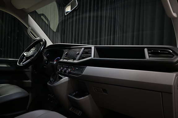 Volkswagen Caravelle 19 of 30