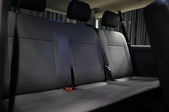 Volkswagen Caravelle 21 of 30