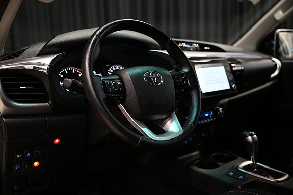 Toyota HiLux 14 of 26