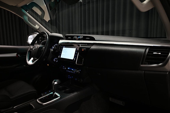 Toyota HiLux 16 of 26