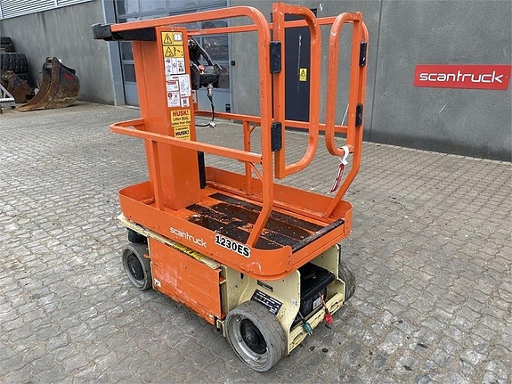 JLG 1230ES 2 of 5