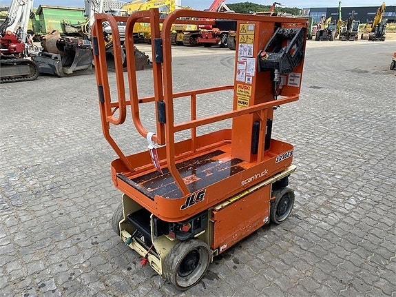 JLG 1230ES 4 of 5