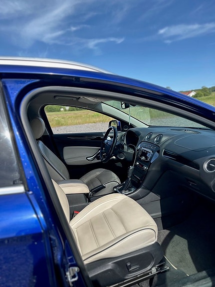 Ford Mondeo 2 of 5