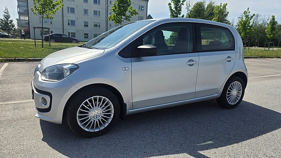 Volkswagen UP! 2 of 5
