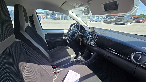 Volkswagen UP! 5 of 5