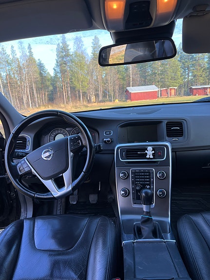 Volvo V60 4 of 10