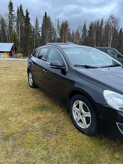 Volvo V60 2 of 10