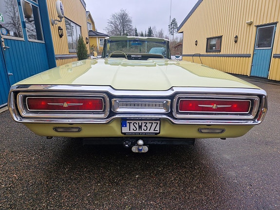Ford Thunderbird 6 of 30