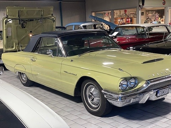 Ford Thunderbird 16 of 30