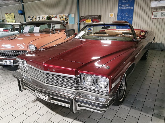 Ford Thunderbird 21 of 30