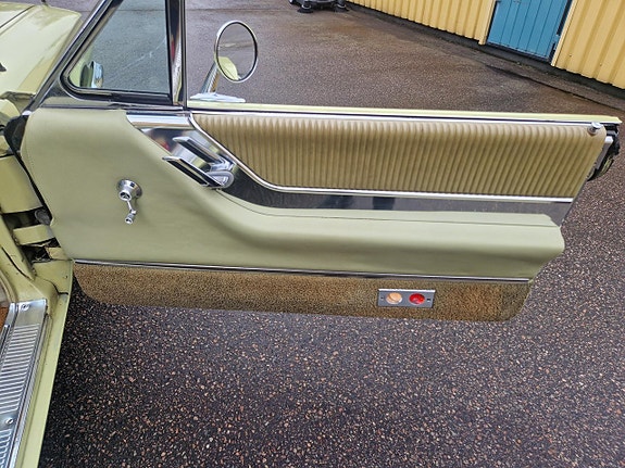 Ford Thunderbird 5 of 5
