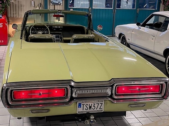 Ford Thunderbird 18 of 30