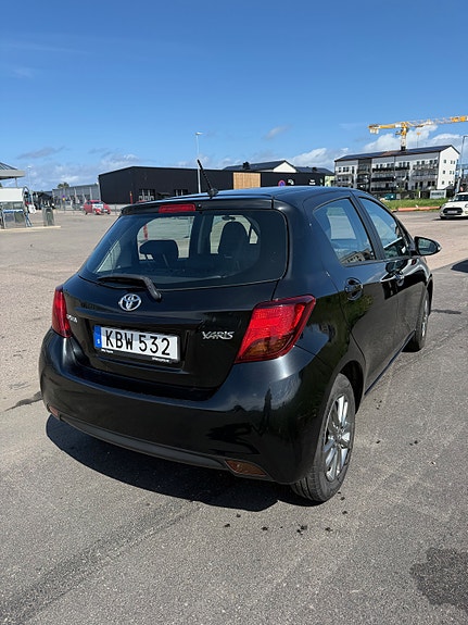Toyota Yaris 4 of 5