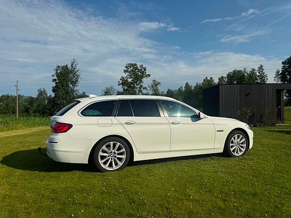 BMW 520d 3 of 5