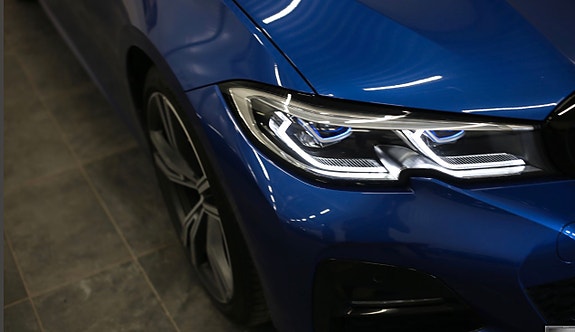 BMW 320d 2 of 5