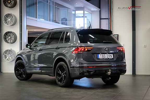 Volkswagen Tiguan 2 of 5
