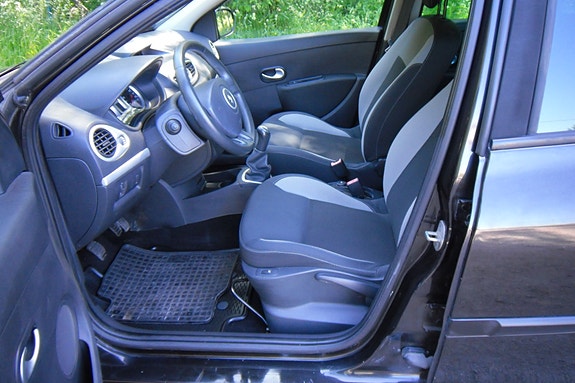 Renault Clio 2 of 5