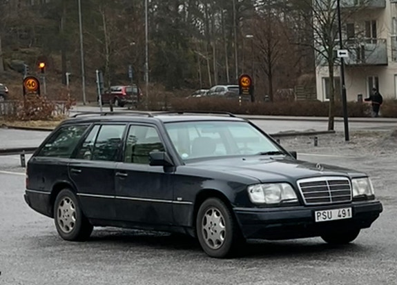 Mercedes-Benz 200 TE 2 of 5