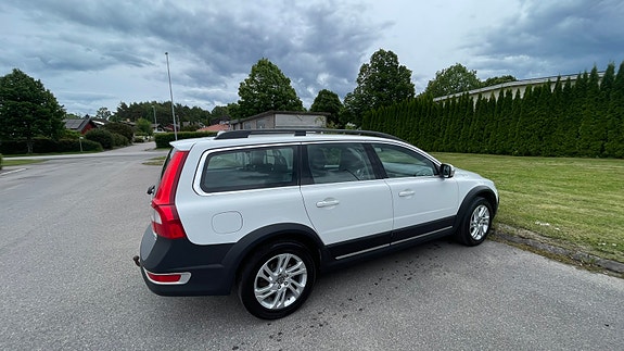 Volvo XC70 2 of 5