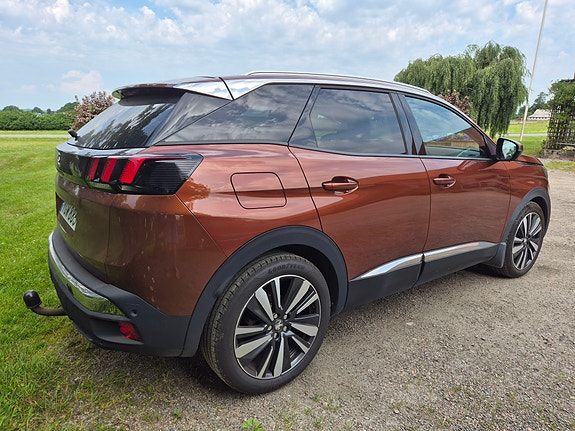 Peugeot 3008 2 of 5