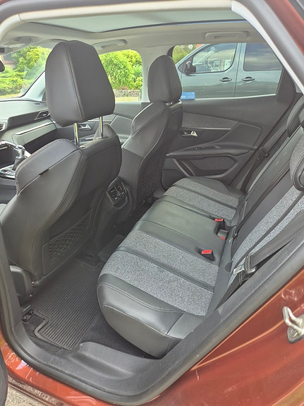 Peugeot 3008 4 of 5