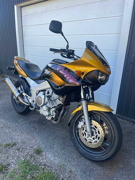 Yamaha TDM 850 2 of 5
