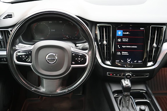 Volvo V60 Cross Country 7 of 19