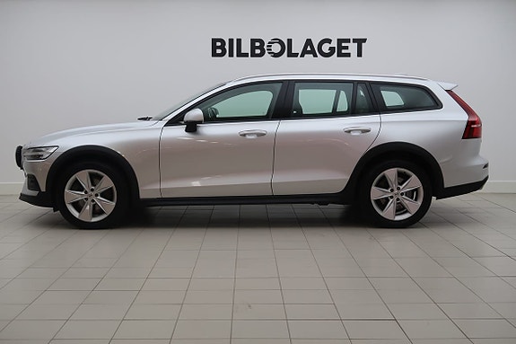 Volvo V60 Cross Country 2 of 5