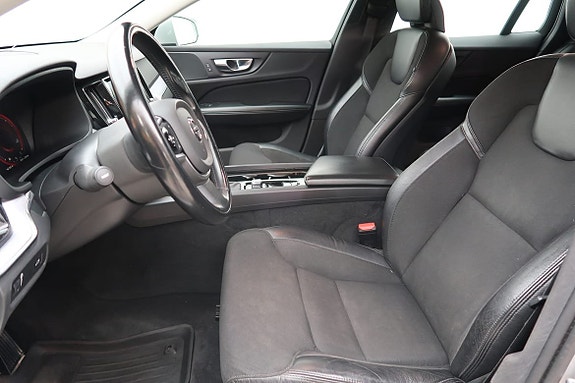 Volvo V60 Cross Country 4 of 5