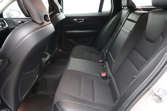 Volvo V60 Cross Country 5 of 5